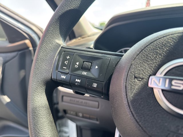 Vehicle image 17 of 33