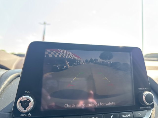Vehicle image 21 of 33