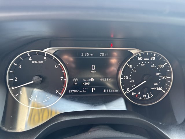 Vehicle image 25 of 33