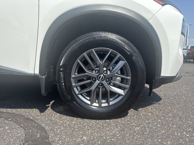 Vehicle image 9 of 33