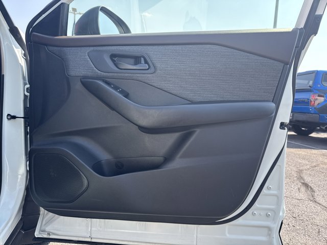 Vehicle image 32 of 33
