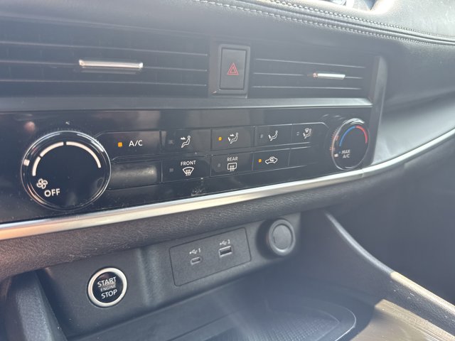 Vehicle image 24 of 33