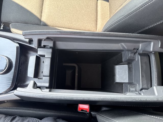 Vehicle image 26 of 33