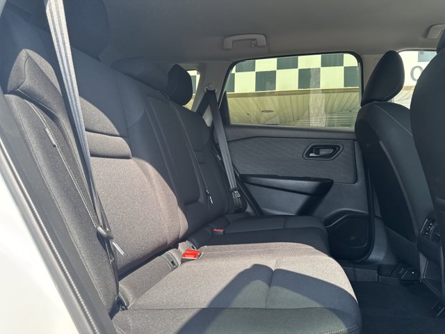 Vehicle image 31 of 33
