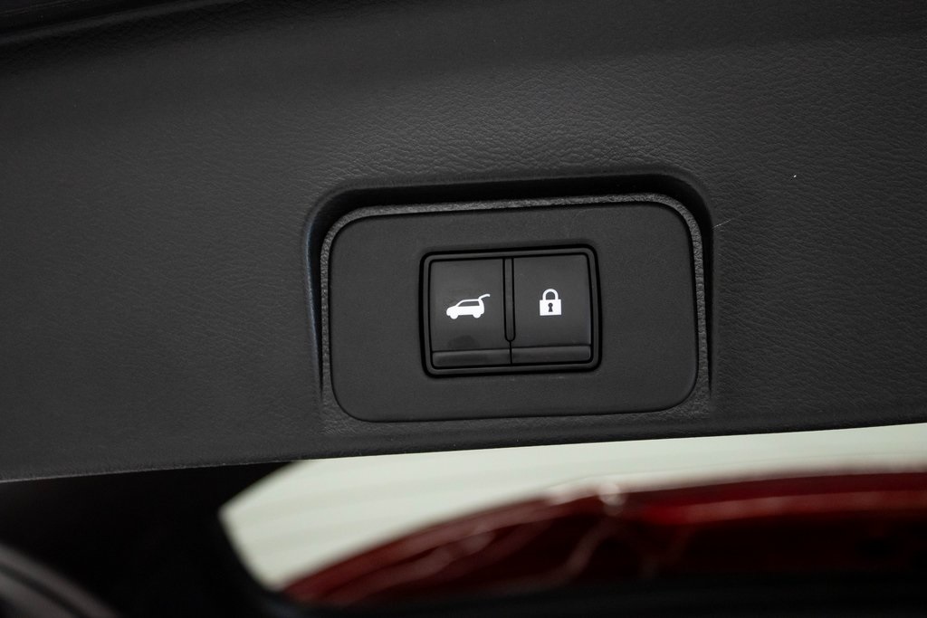 Vehicle image 10 of 28