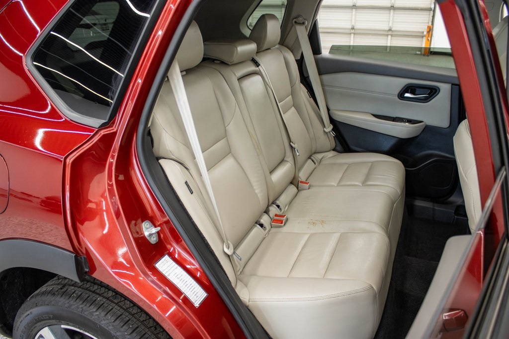 Vehicle image 17 of 28