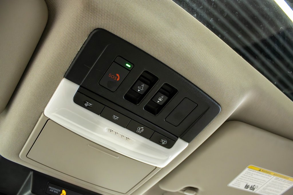 Vehicle image 25 of 28