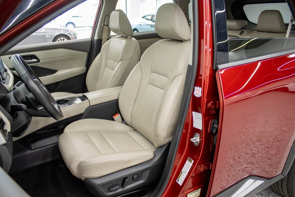 Vehicle image 13 of 28