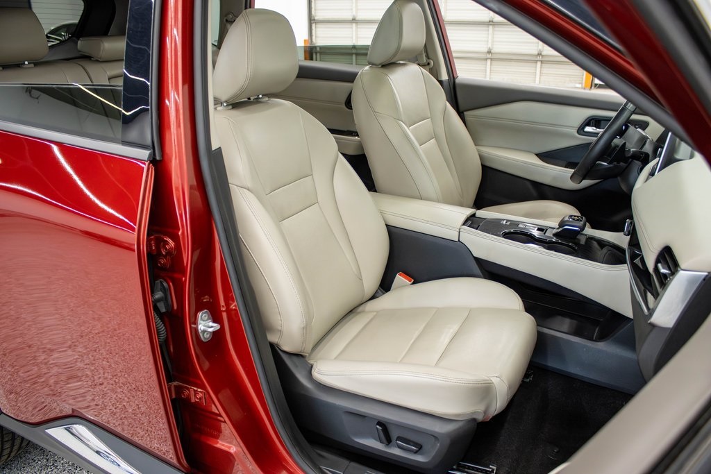 Vehicle image 18 of 28