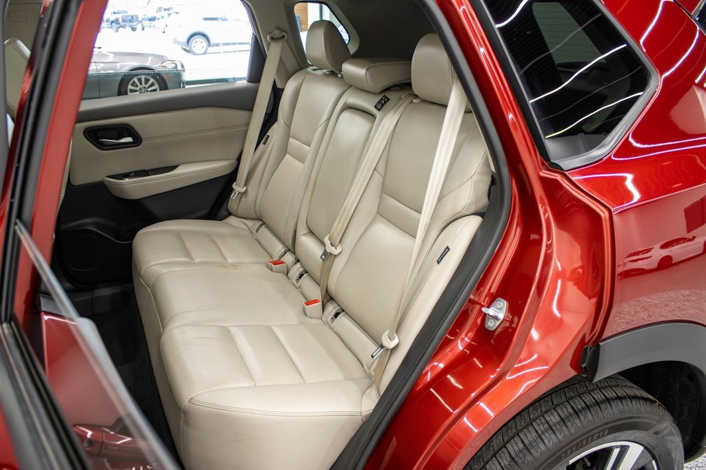 Vehicle image 15 of 28