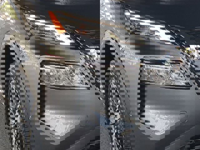 Vehicle image 10 of 29