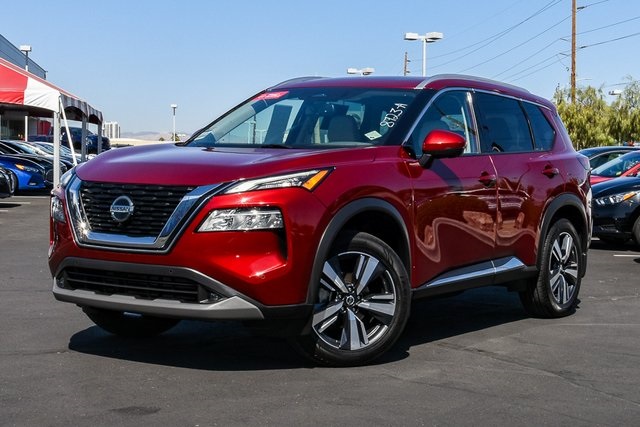 2023 Nissan Rogue SL Image 2 of 35