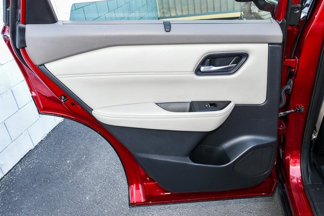 2023 Nissan Rogue SL Image 29 of 35