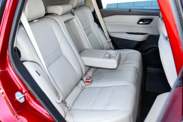 2023 Nissan Rogue SL Image 14 of 35