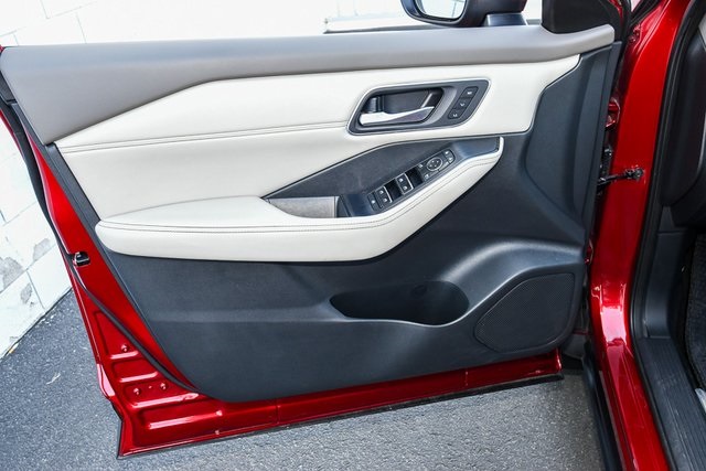 2023 Nissan Rogue SL Image 27 of 35