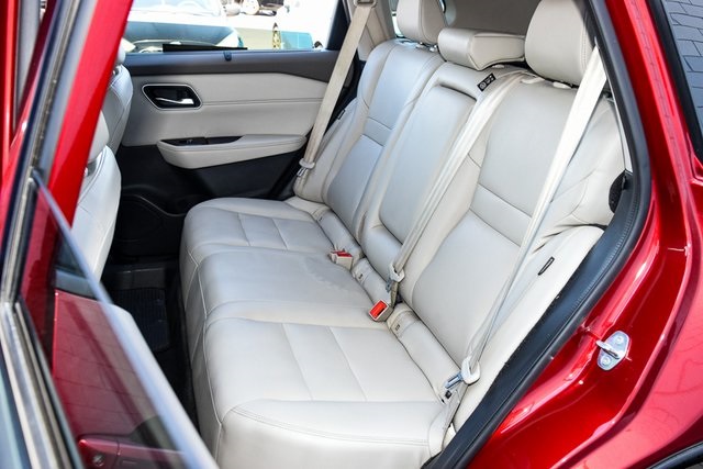 2023 Nissan Rogue SL Image 16 of 35