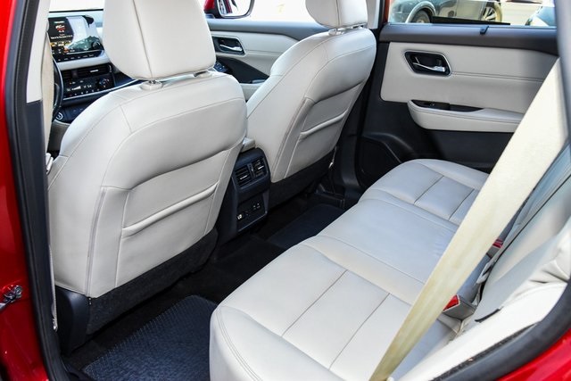 2023 Nissan Rogue SL Image 19 of 35