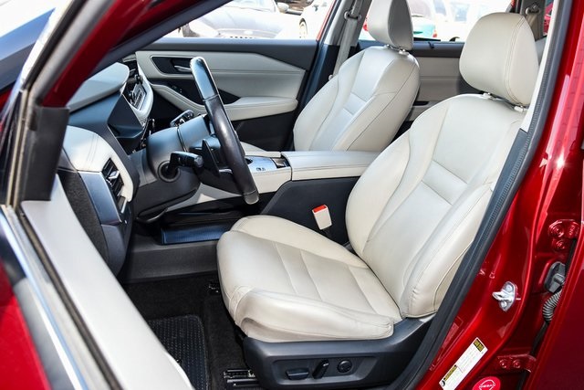 2023 Nissan Rogue SL Image 17 of 35