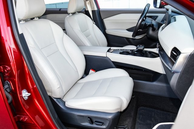 2023 Nissan Rogue SL Image 18 of 35