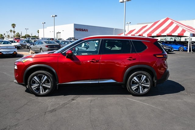 2023 Nissan Rogue SL Image 8 of 35