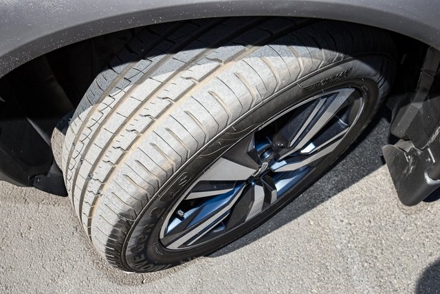 2023 Nissan Rogue SL Image 11 of 35