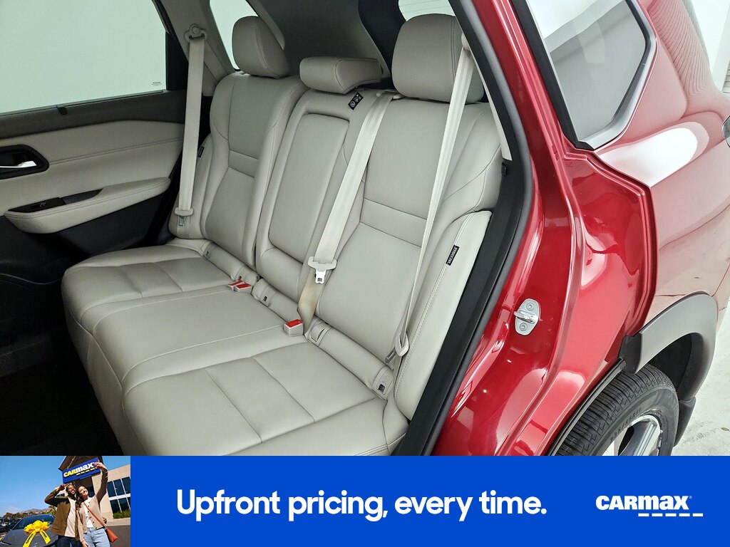 2023 Nissan Rogue SL Image 13 of 30