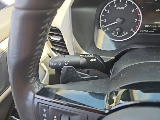 Vehicle image 21 of 24