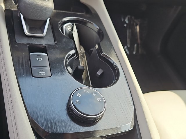 Vehicle image 16 of 24