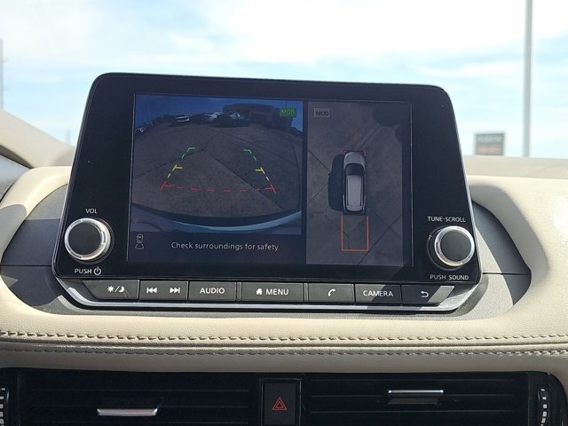 Vehicle image 17 of 24