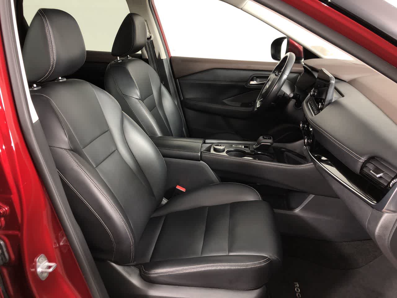 Vehicle image 21 of 23