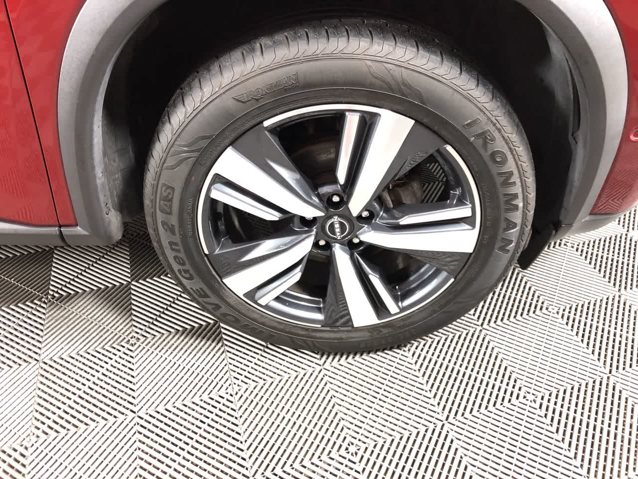 Vehicle image 10 of 23