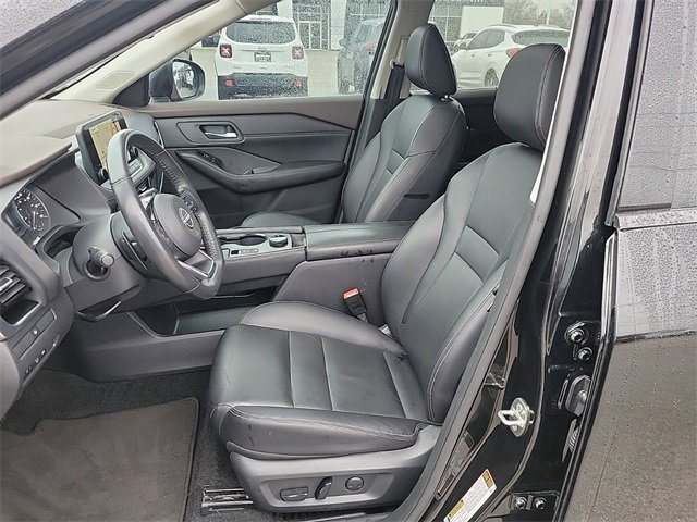Vehicle image 21 of 31