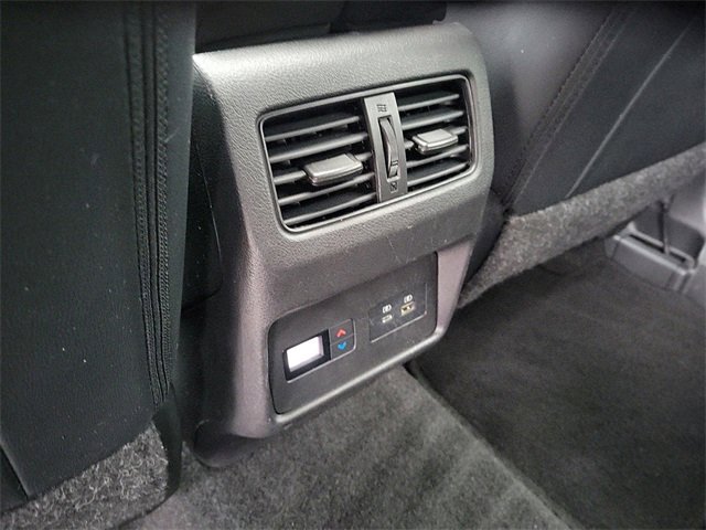 Vehicle image 13 of 31
