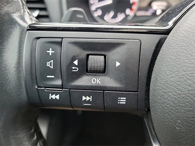 Vehicle image 24 of 31