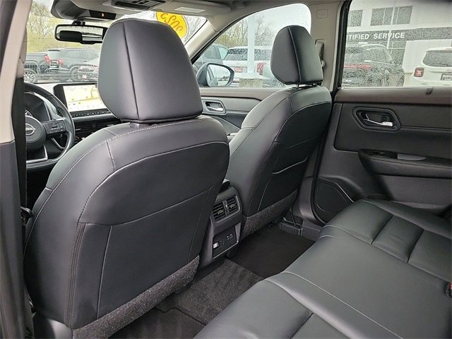 Vehicle image 12 of 31