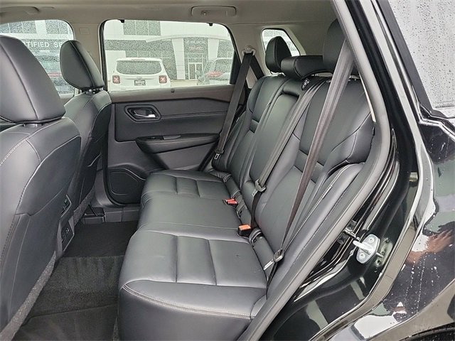 Vehicle image 14 of 31
