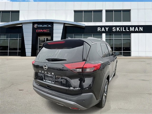 Vehicle image 2 of 31