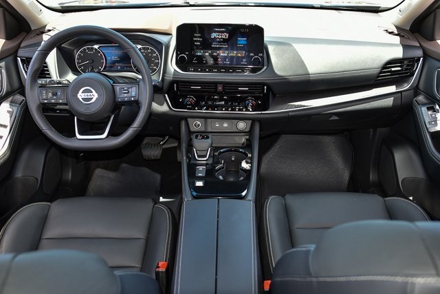 2023 Nissan Rogue SL Image 24 of 40