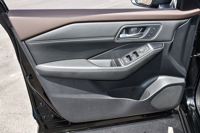 2023 Nissan Rogue SL Image 30 of 40