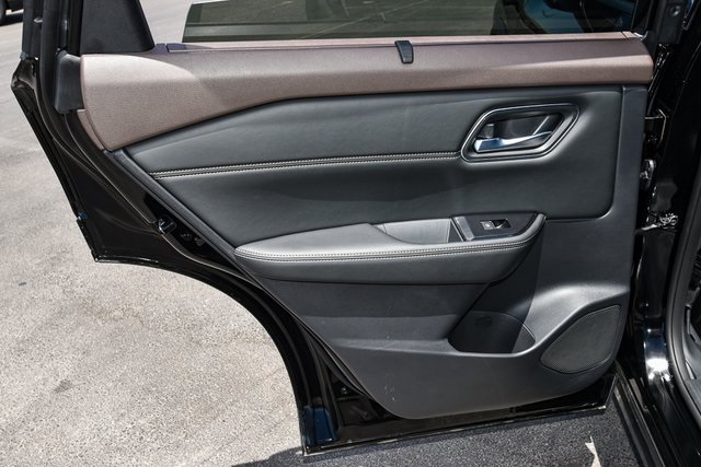 2023 Nissan Rogue SL Image 33 of 40