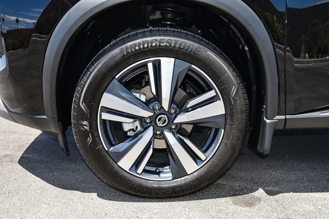 2023 Nissan Rogue SL Image 11 of 40