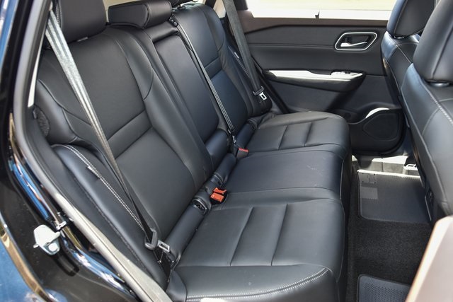 2023 Nissan Rogue SL Image 15 of 40