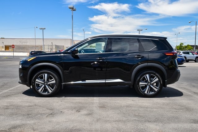 2023 Nissan Rogue SL Image 8 of 40