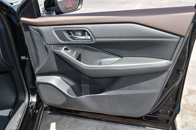 2023 Nissan Rogue SL Image 32 of 40