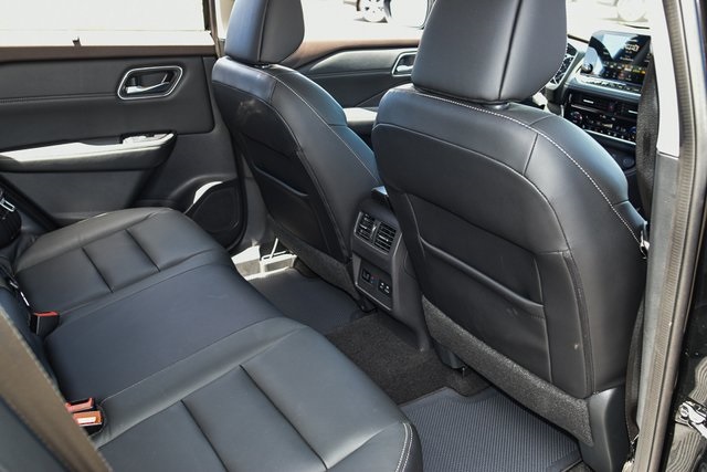 2023 Nissan Rogue SL Image 19 of 40