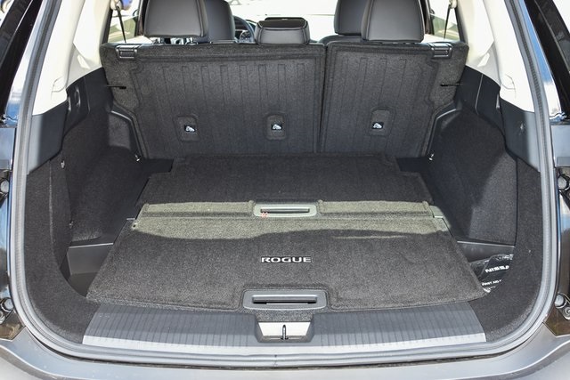 2023 Nissan Rogue SL Image 13 of 40