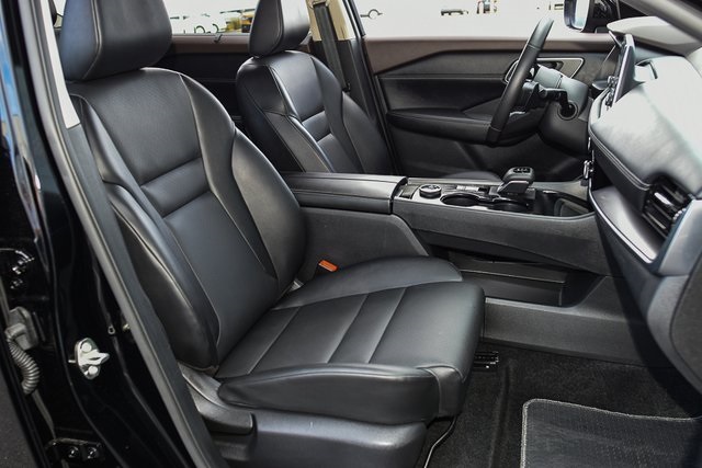 2023 Nissan Rogue SL Image 16 of 40