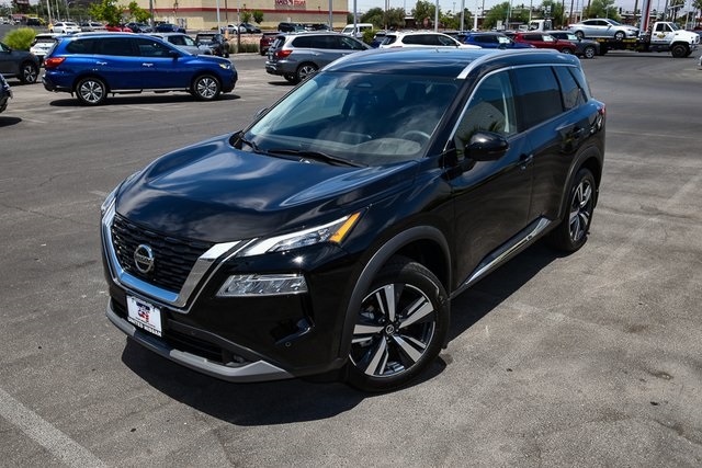 2023 Nissan Rogue SL Image 2 of 40