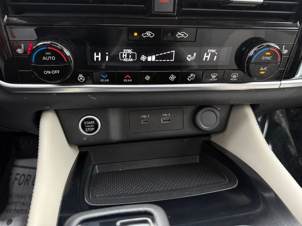 2023 Nissan Rogue SL Image 11 of 36