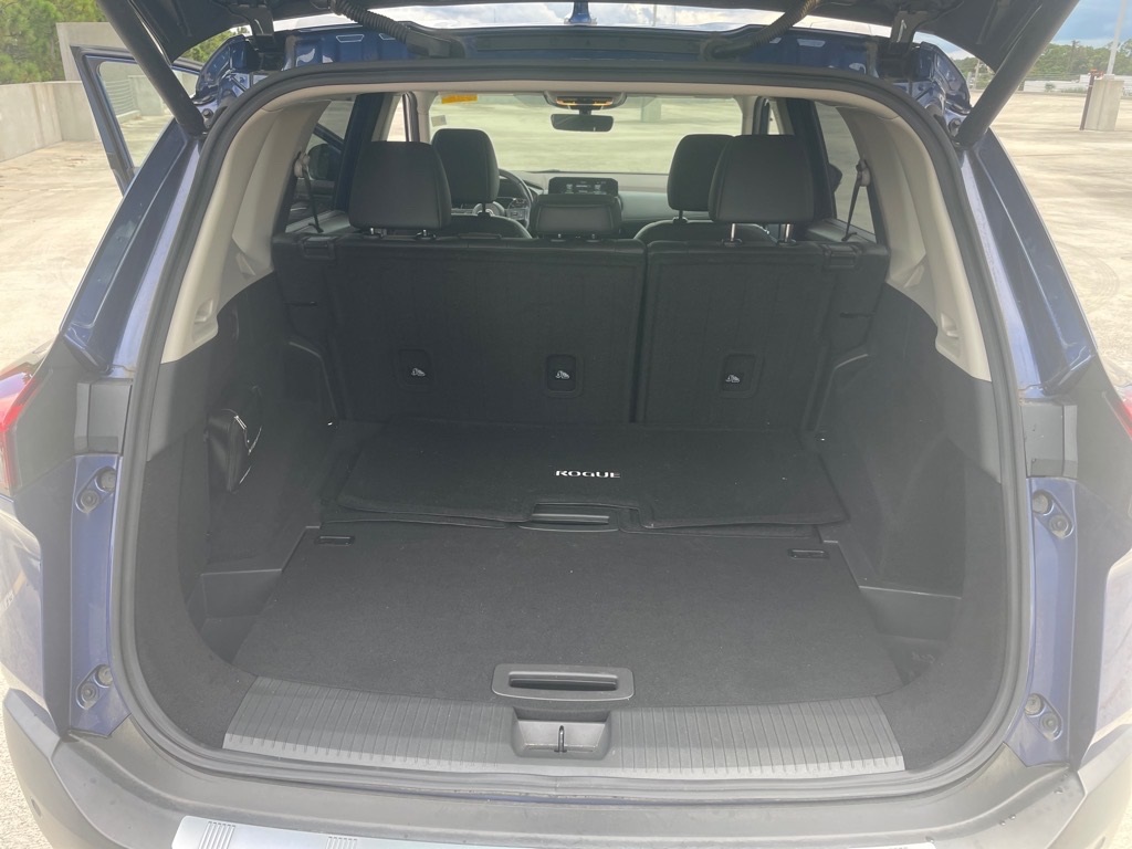2023 Nissan Rogue SL Image 9 of 24